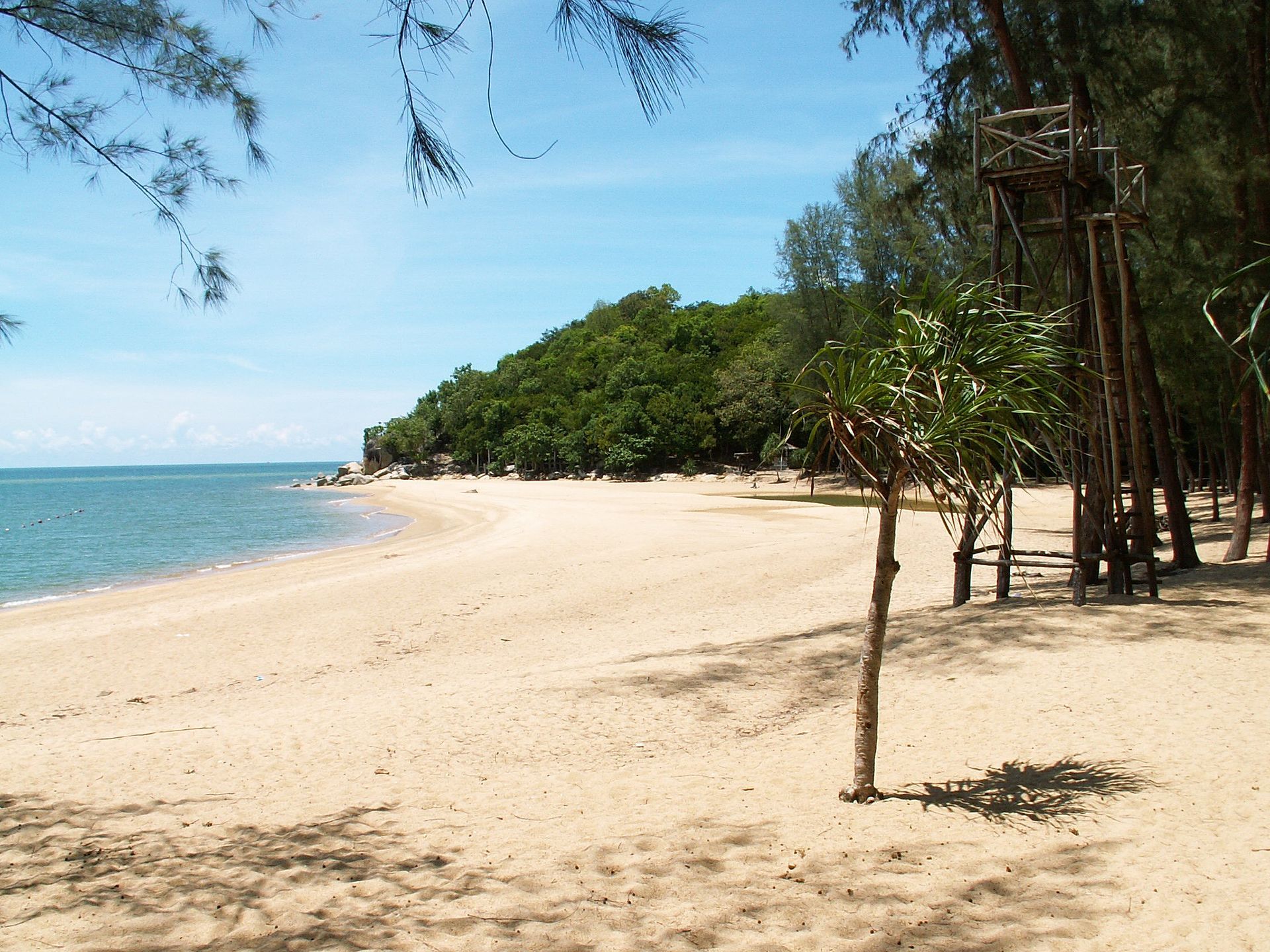 1920px-Narabeach.jpg