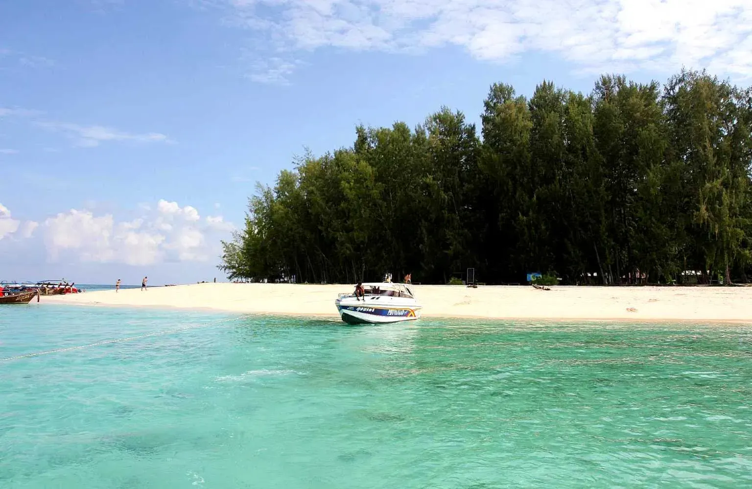 A-Leam-Tong-Beach-Koh-Phi-Phi-bamboo-island-C-Rodrigo-SEPÚLVEDA-SCHULZ.webp