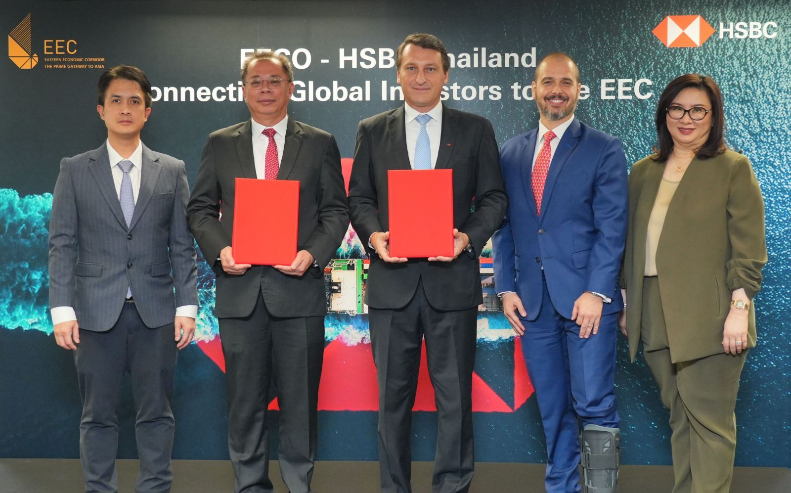 EEC - HSBC MOU Ceremony (5)_0.jpg