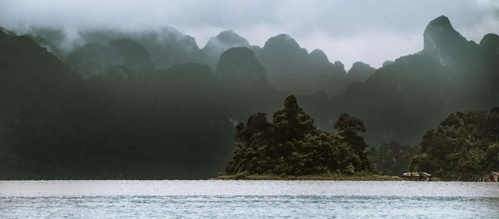 HF_Het-weer-in-Khao-Sok_Bram_2048x900.webp