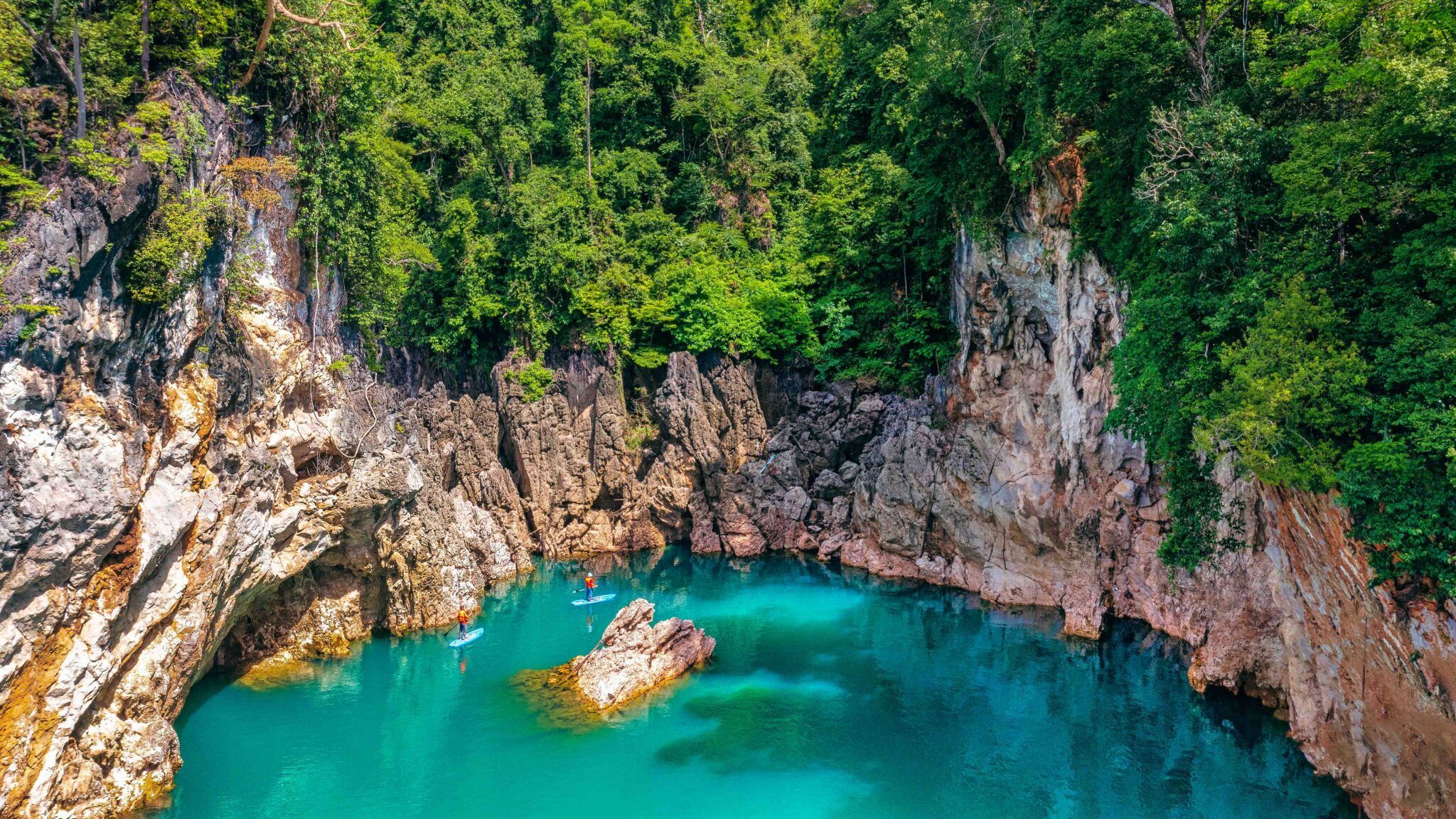 Ratchaprapha-Dam-Khao-Sok-National-Park-Surat-Thani-1-2048x1152.jpg