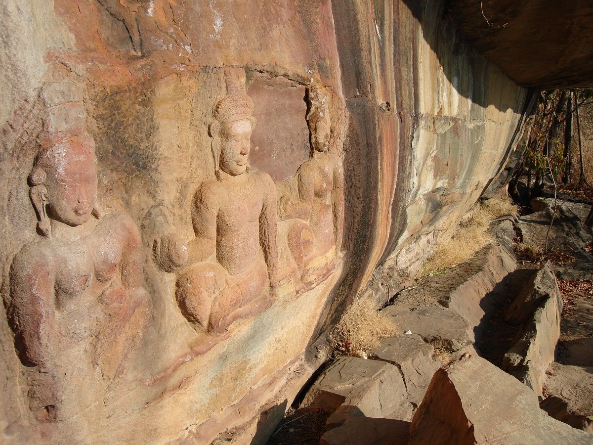 T33005_Pha_Mor_E_Daeng_2.jpg