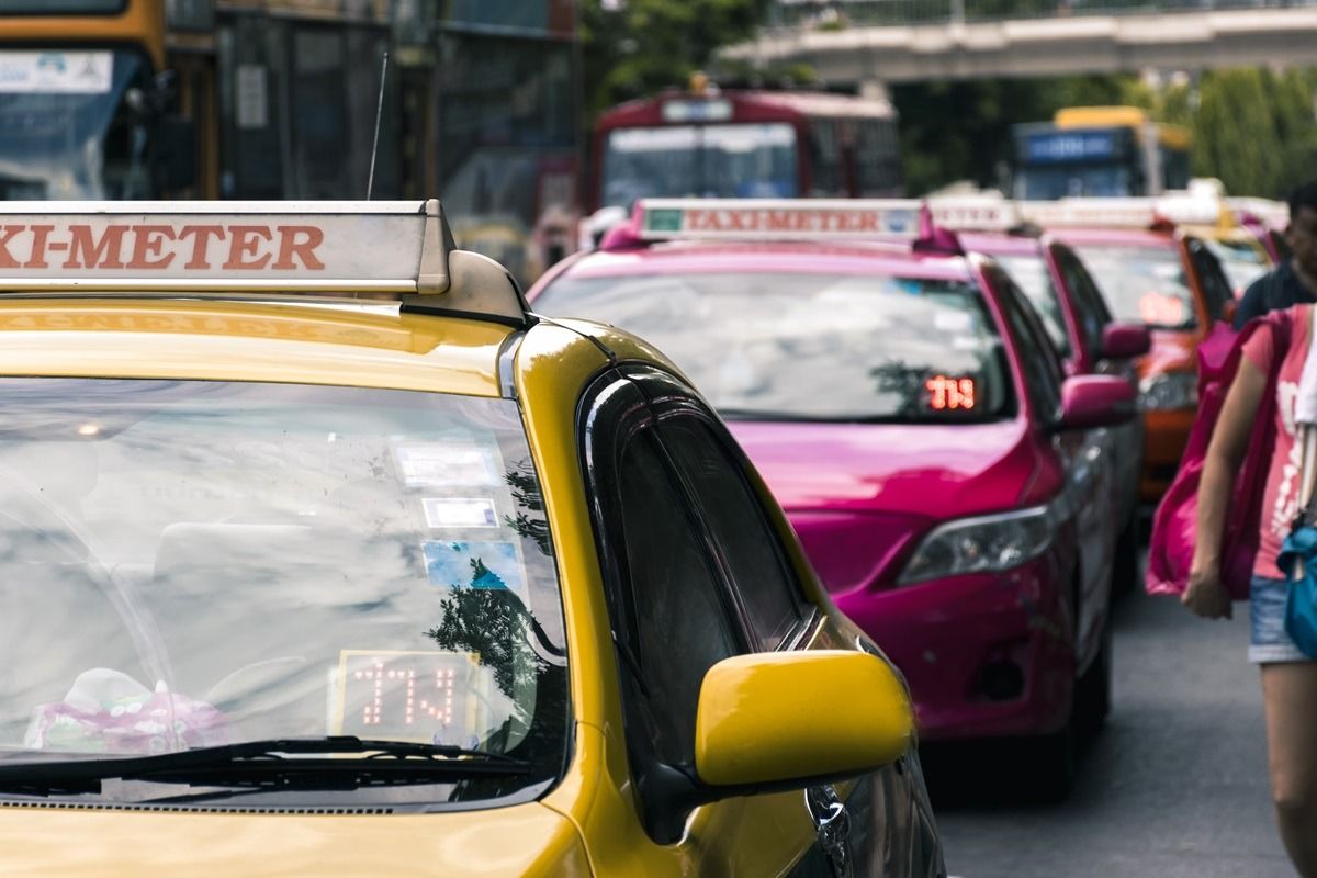 Taxis-in-Bangkok.jpg