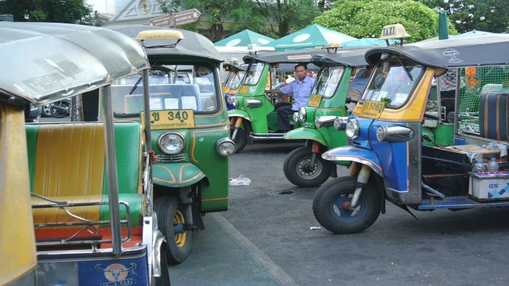 bangkok-transports-tuk-tuk-taxi.jpg