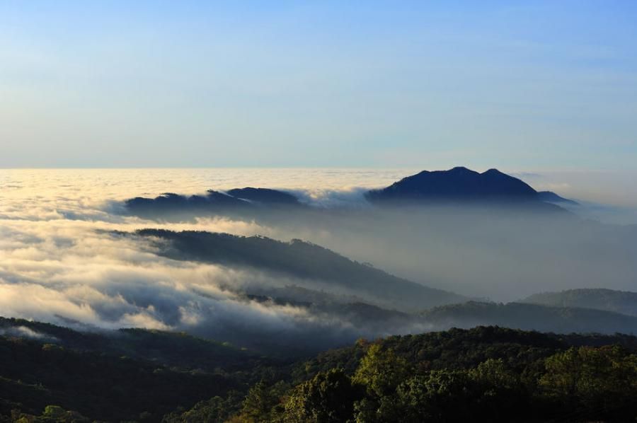doi-inthanon-chiang-mai-thailand-sea-of-mist-w-900.jpg